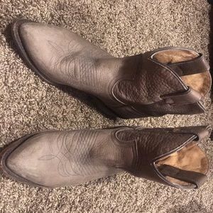 Pre-owned Frye Gray boots - Sz 8